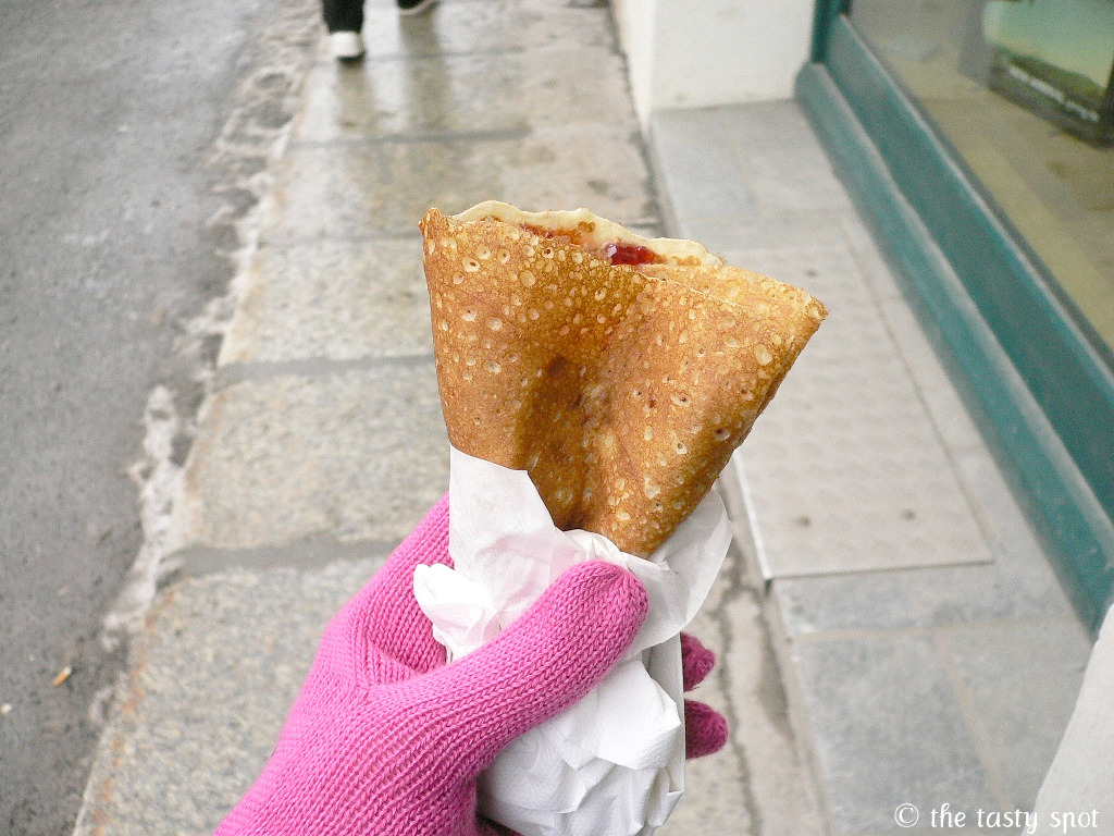 Crepe with strawberry and nutella